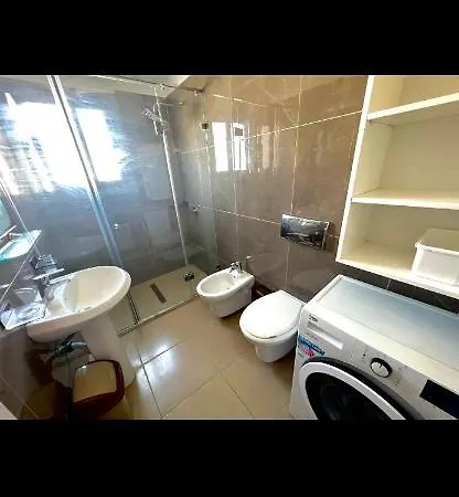 アパート Valona House For Rent